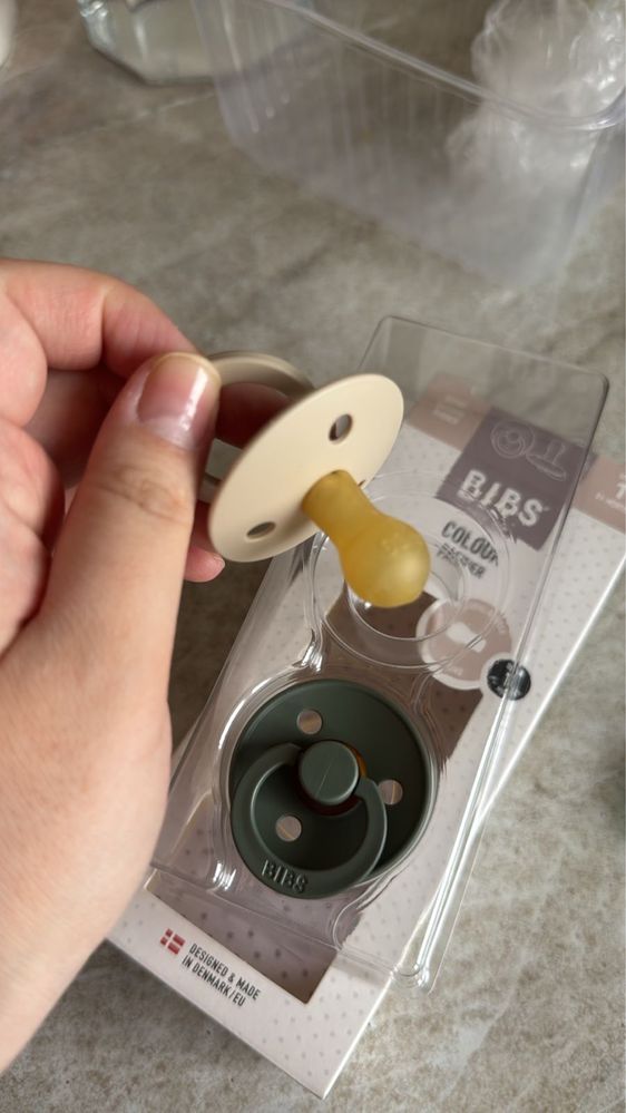 Пустышки Bibs 0+ новые