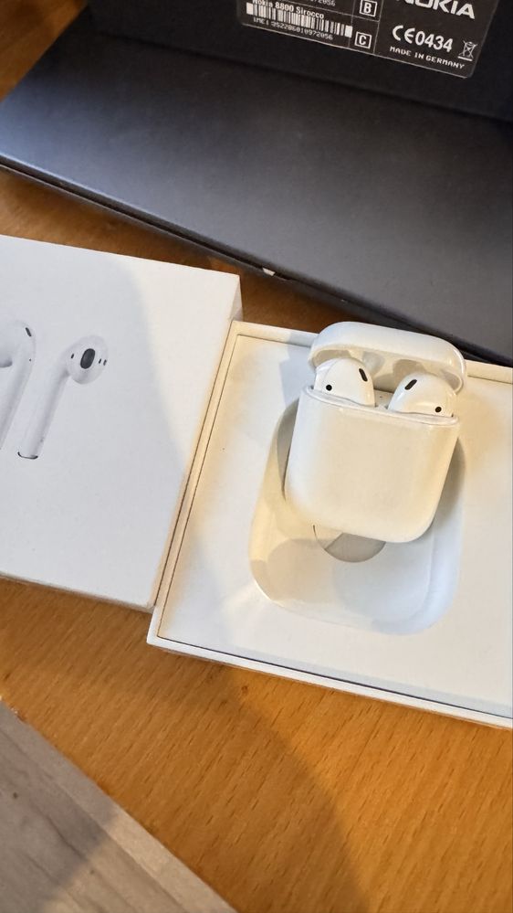 Продам airpods 2 в хорошем состоянии