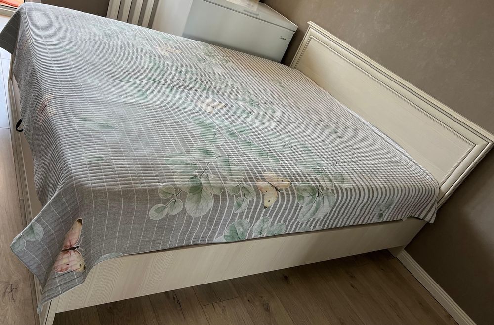 Продам кровать с матрасом