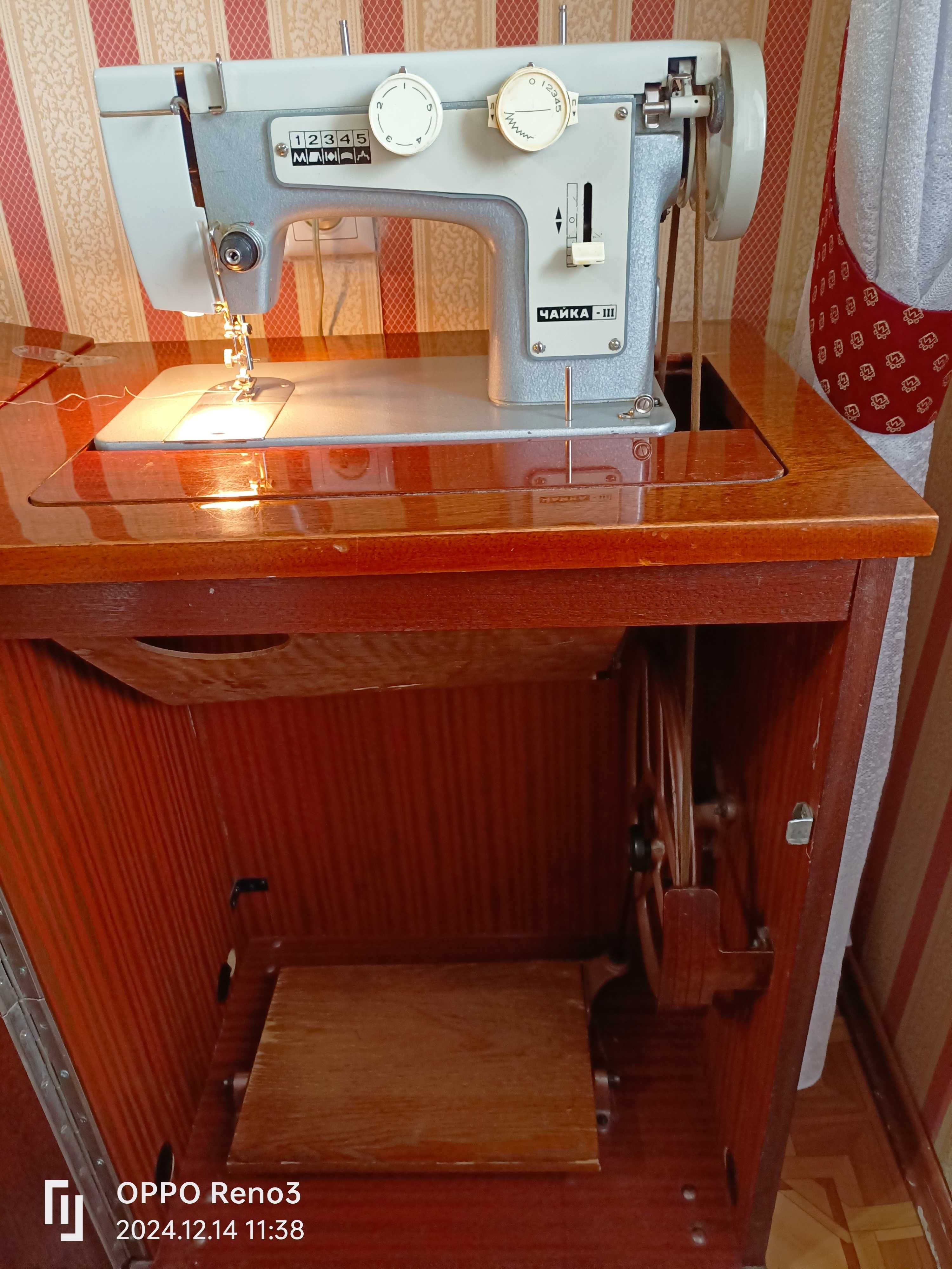 Продам швейную машину