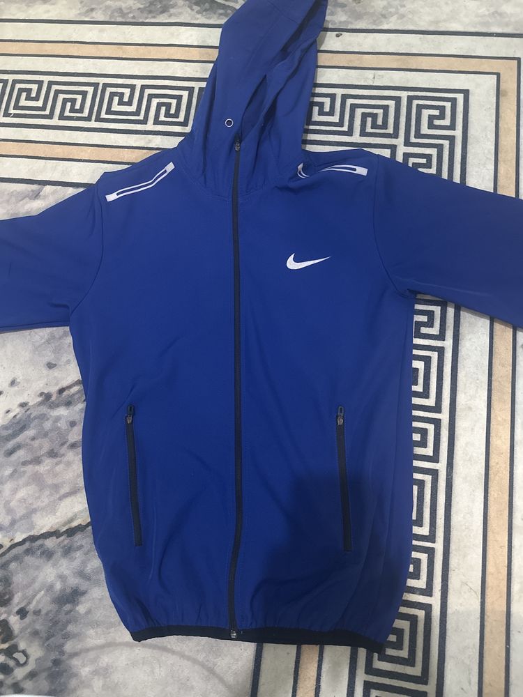 Олемпика - Adidas, Nike