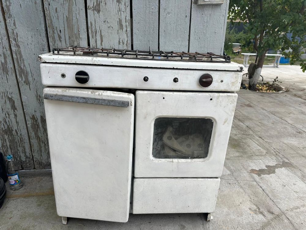 Продам газовую советскую плиту с баллоном