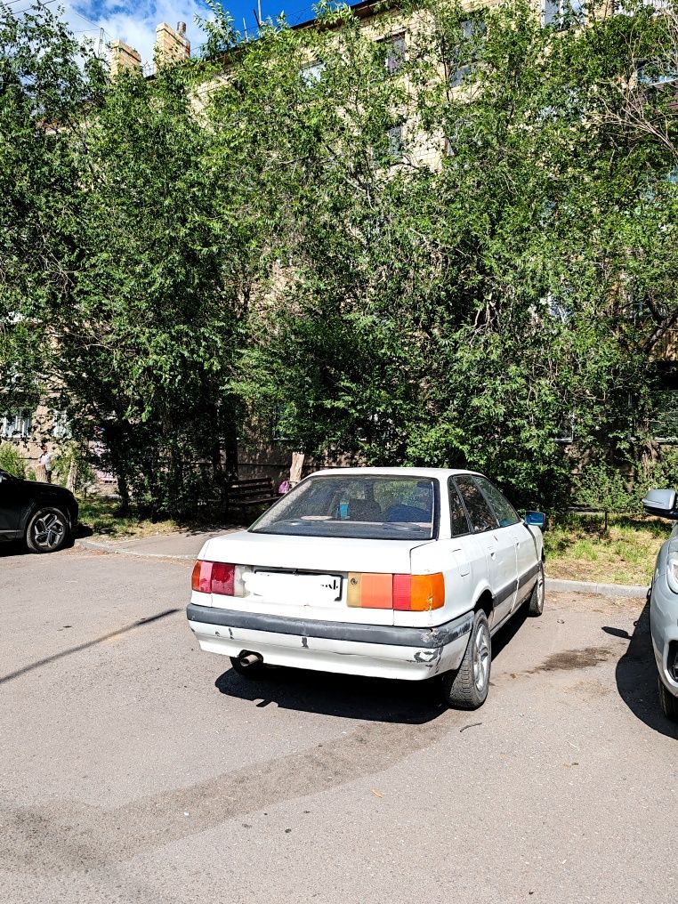 Продаю машину Audi 80