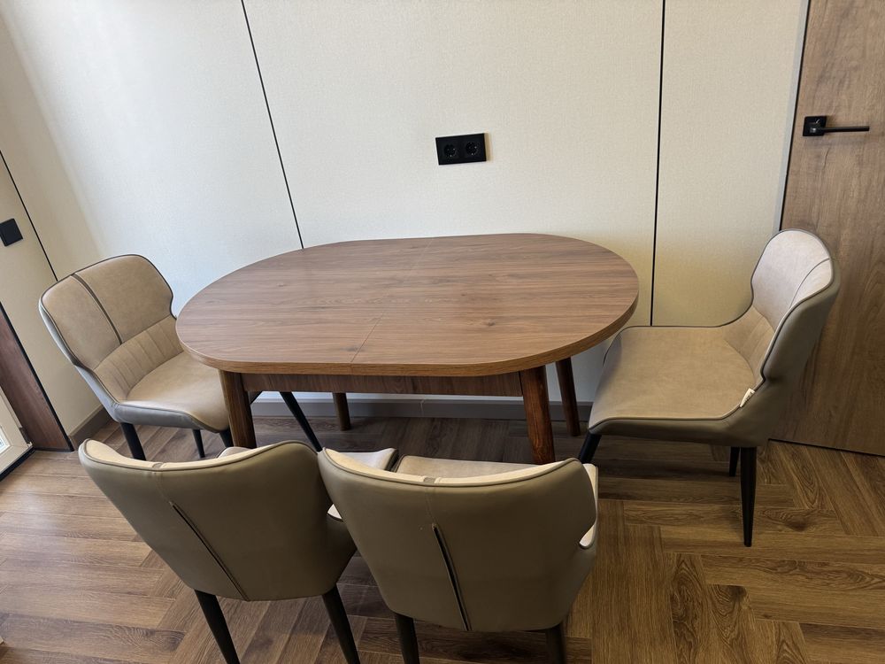 Продам комплект стол и 4 стула