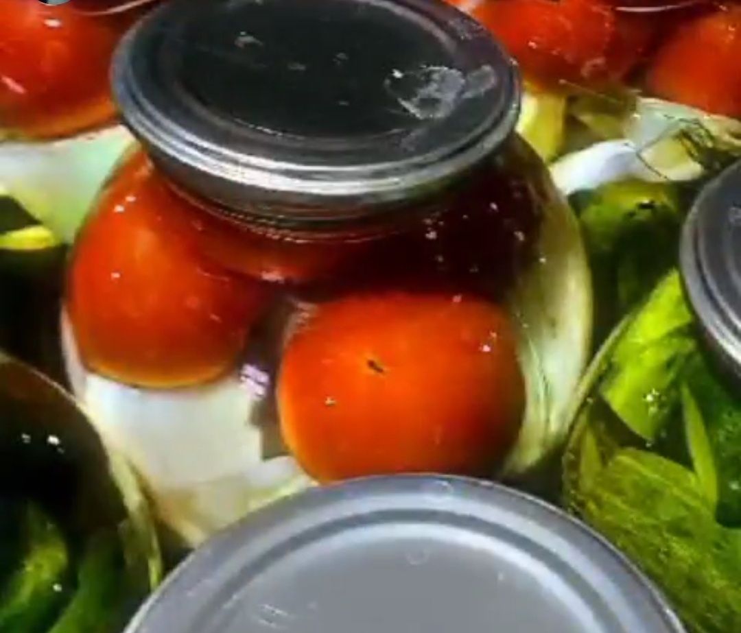 Продам банки в закрутках соление, салаты,