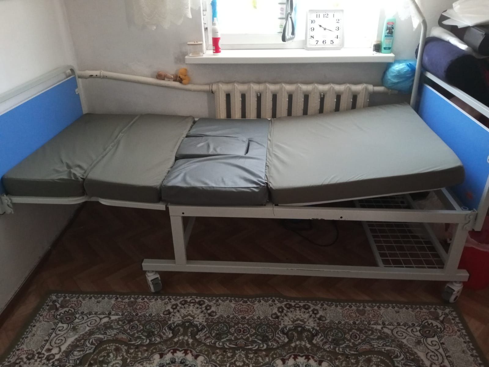 Медицинская кровать
