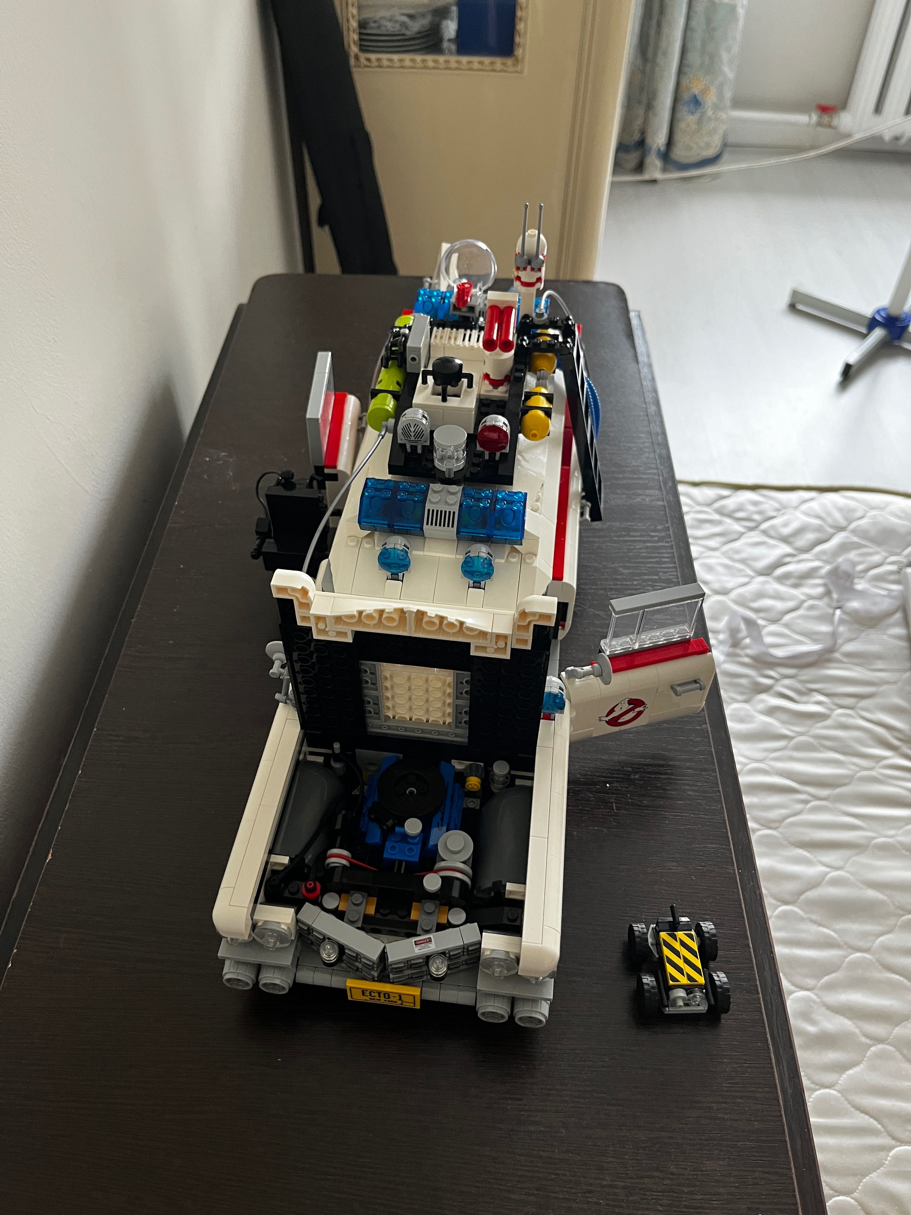 Продам лего машину ghostbusters ecto-1 10274, оригинал 2352 деталей