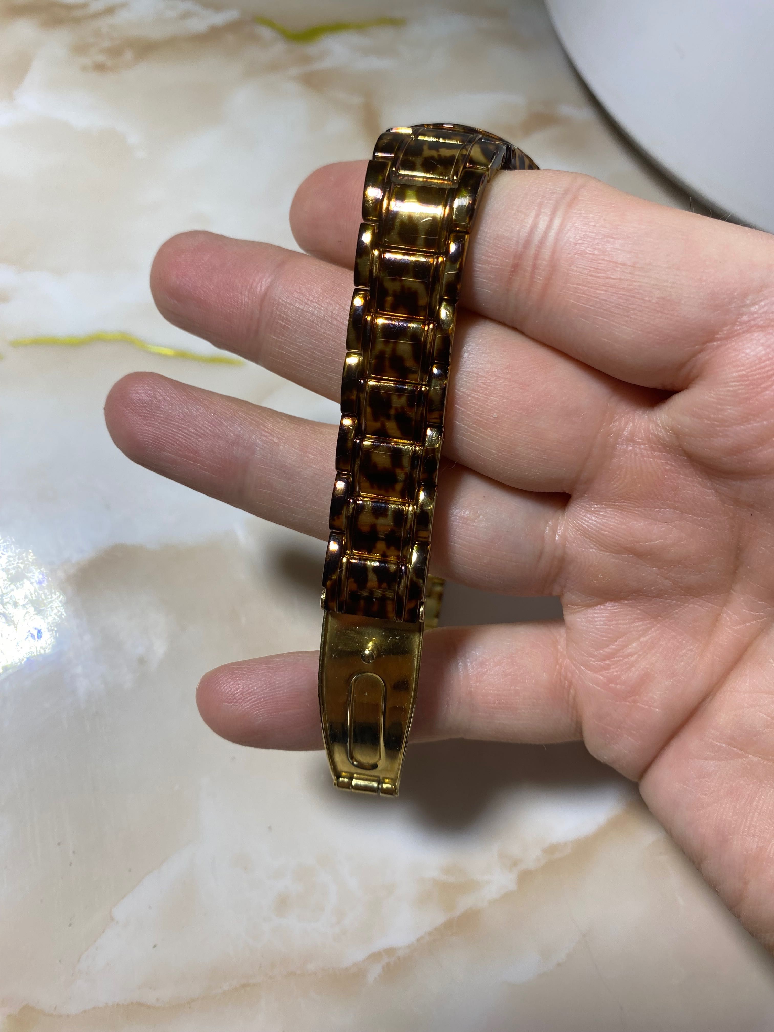 Женские кварцевые часы Guess W0084L1