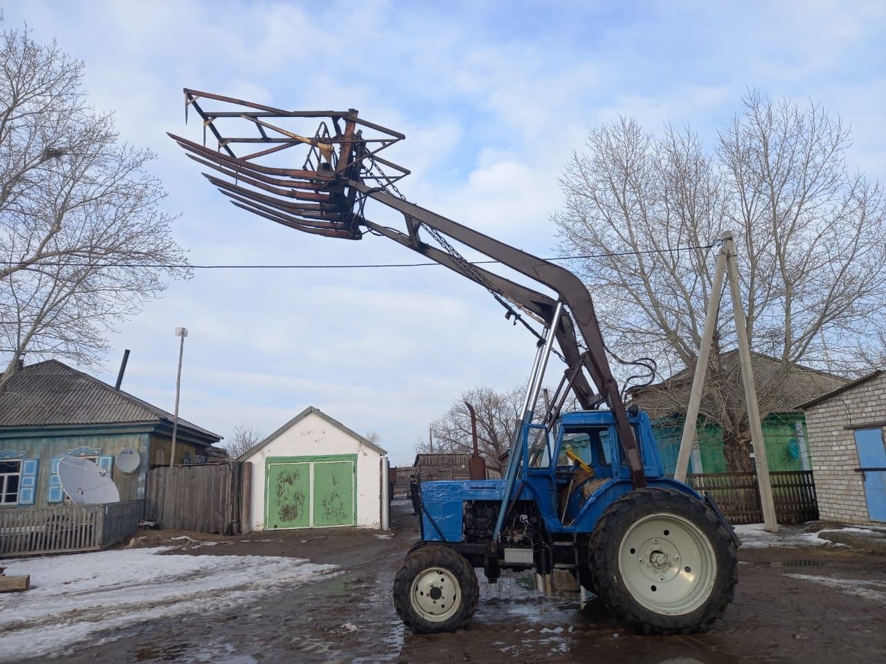 Трактор сельхозтеника