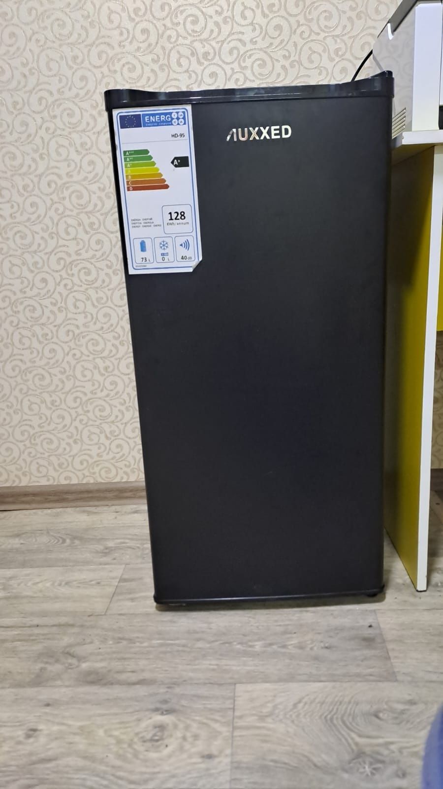 Продам мини холодильник