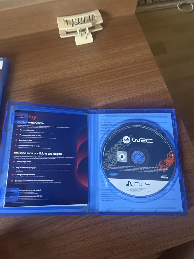два диска от playstation5