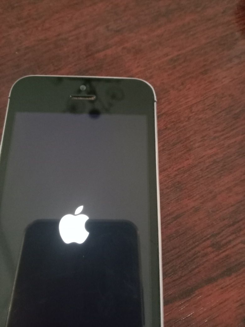 IPHONE 5 s смартфон. Состояние нормальное,Айклауд заблокирован, прошит