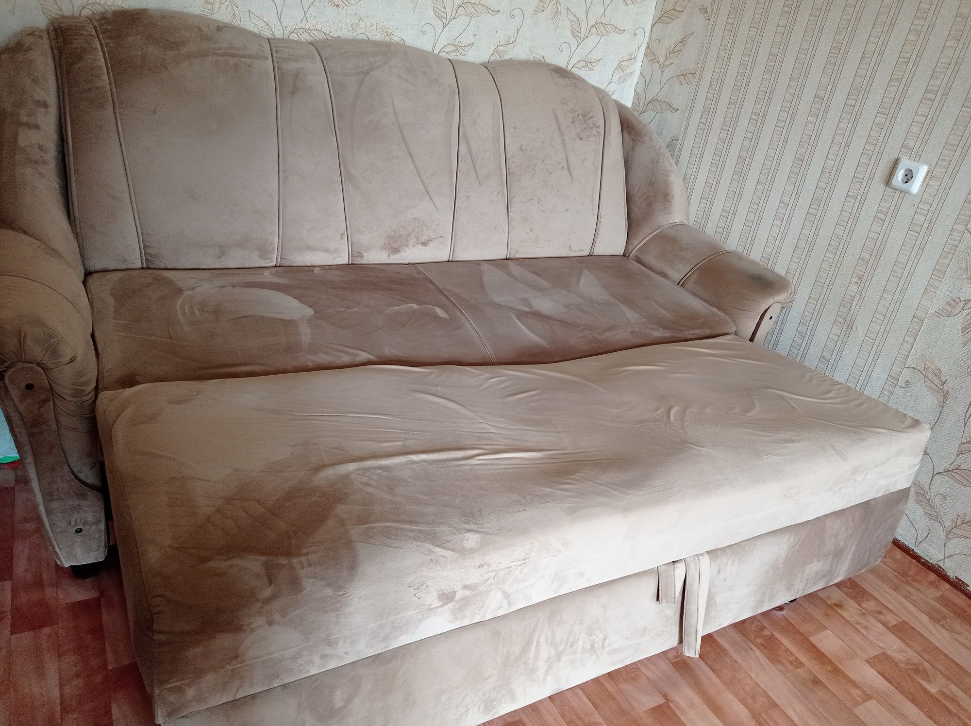 Продам диван в хорошем состоянии.