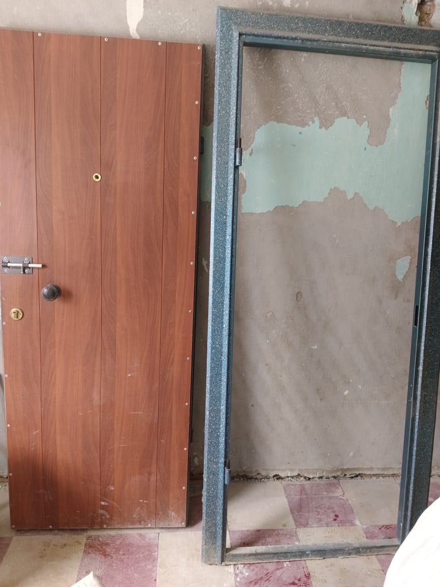 Продам металическую входную дверь