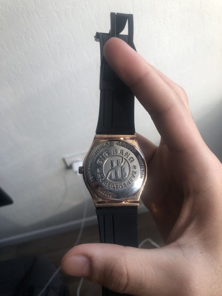 Часы Hublot geneva кварцевые в отличном состоянии