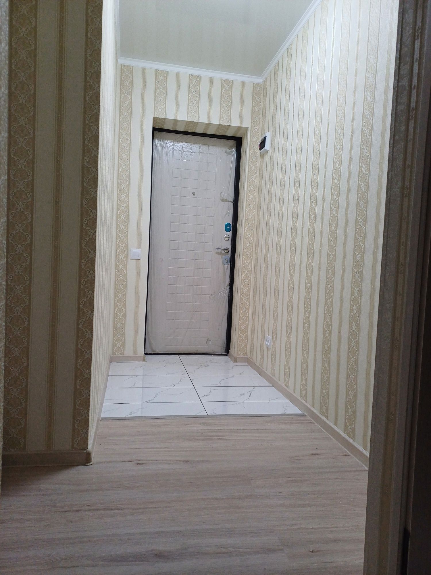 Продаётся  1 ком квартира , после  эвроремонта.Ул Абая 106 дом