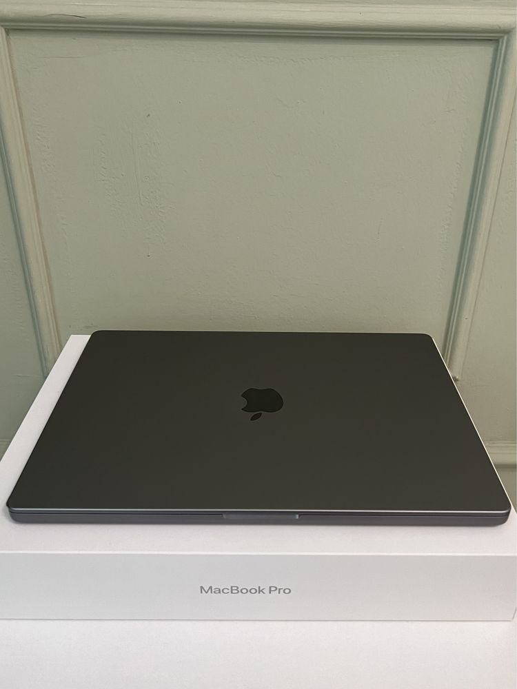 MacBook Pro 16”2 2023, M2 Pro, 16 ГБ, коробка, оригинальная зарядка