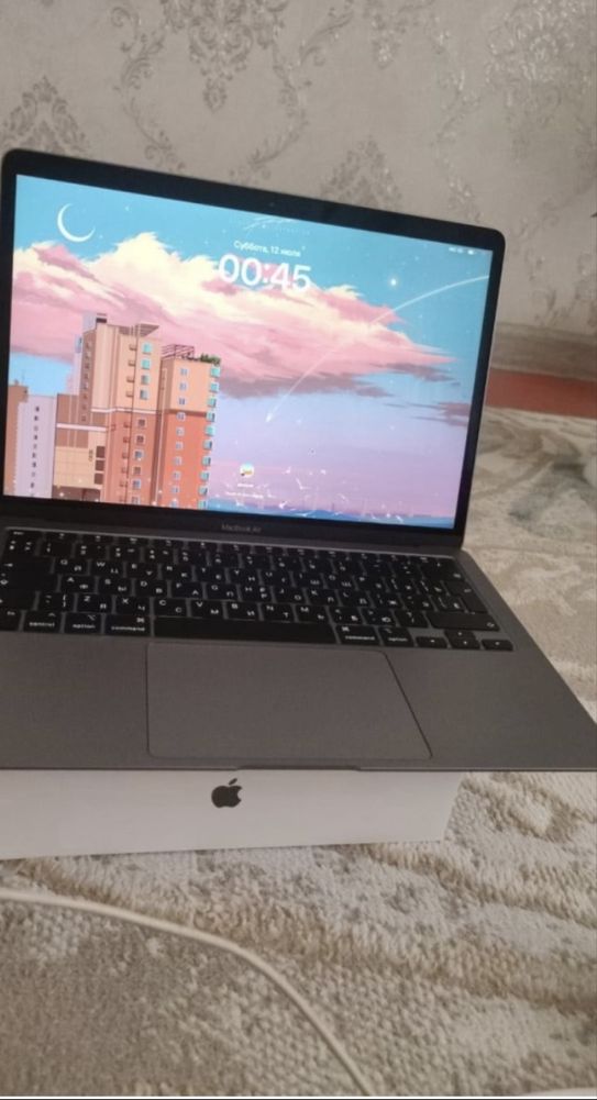 Ноутбук Apple MacBook Air 13 ,2020 / 8 Гб / SSD 256 Гб