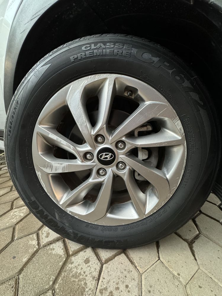 Продам диски с летней резиной R17 (оригинал Hyundai Tucson)