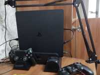 Продам PlayStation4 slim+5 игр+2 джойстика