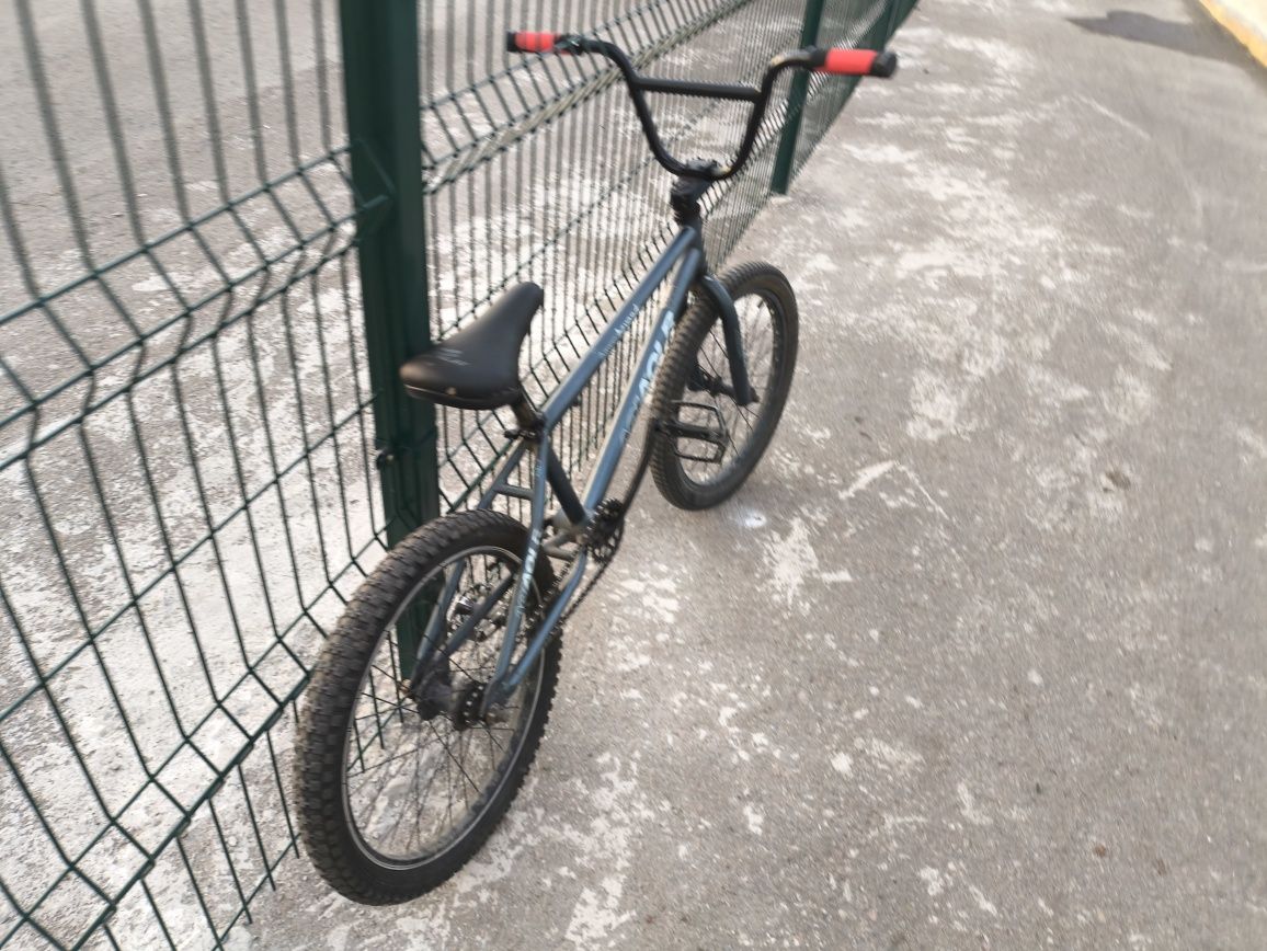 Трюковой велосипед BMX
