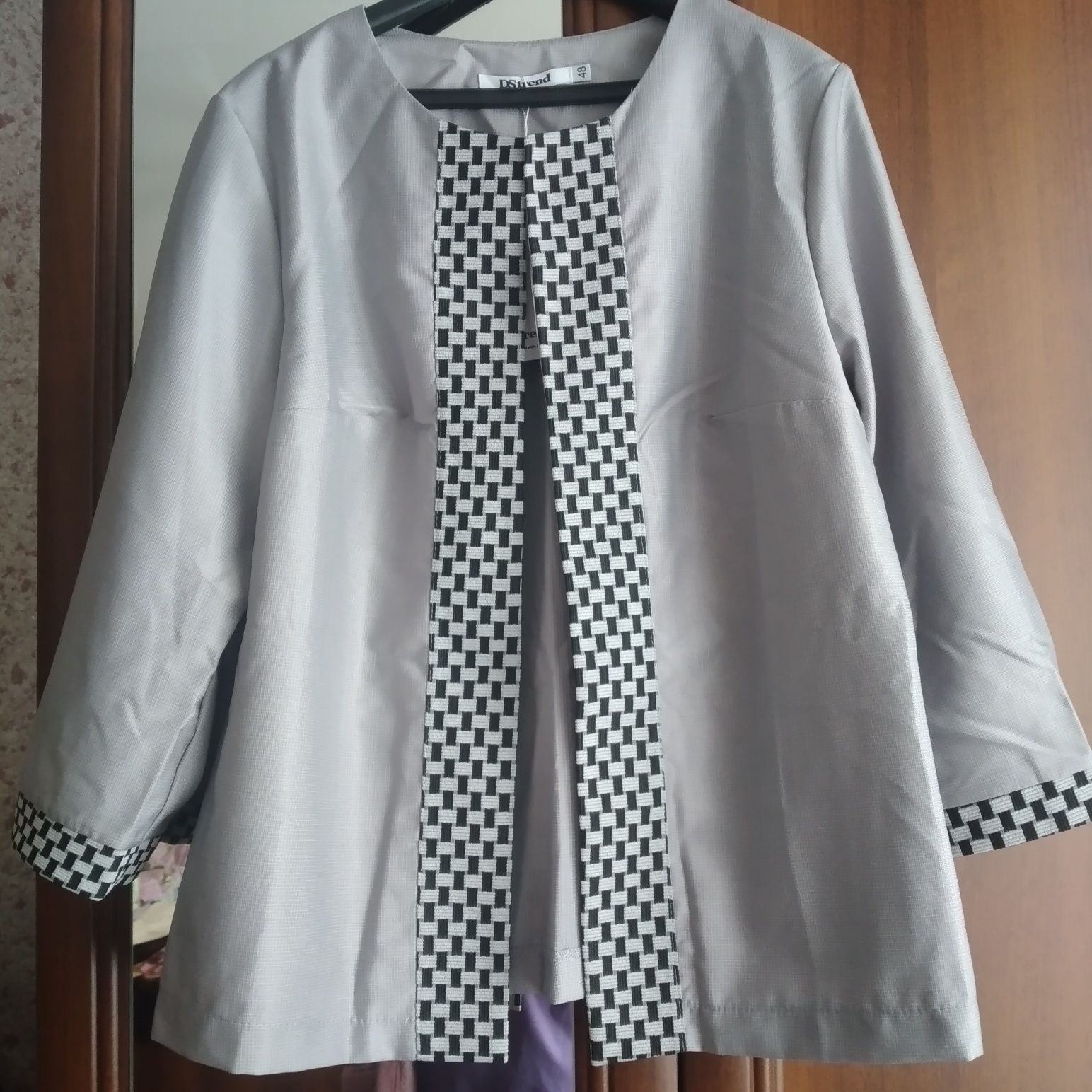 Продам костюм (жакет, юбка)