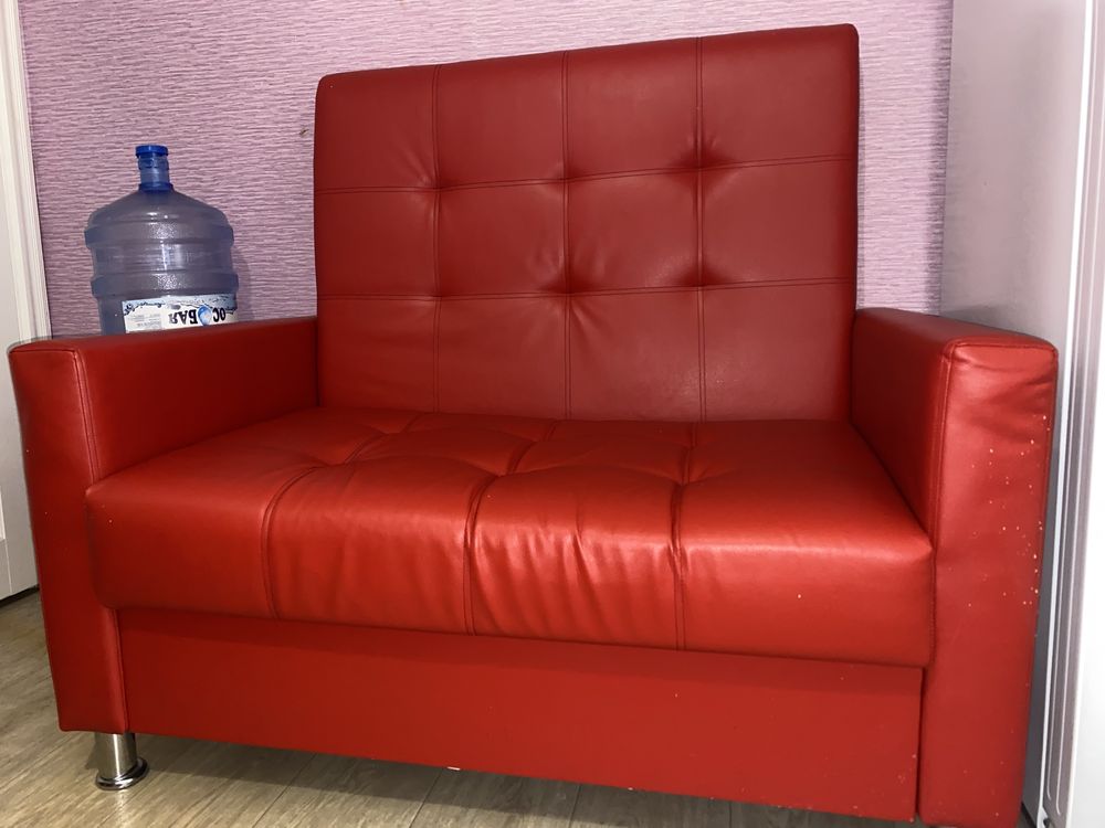 Диванчик продам .