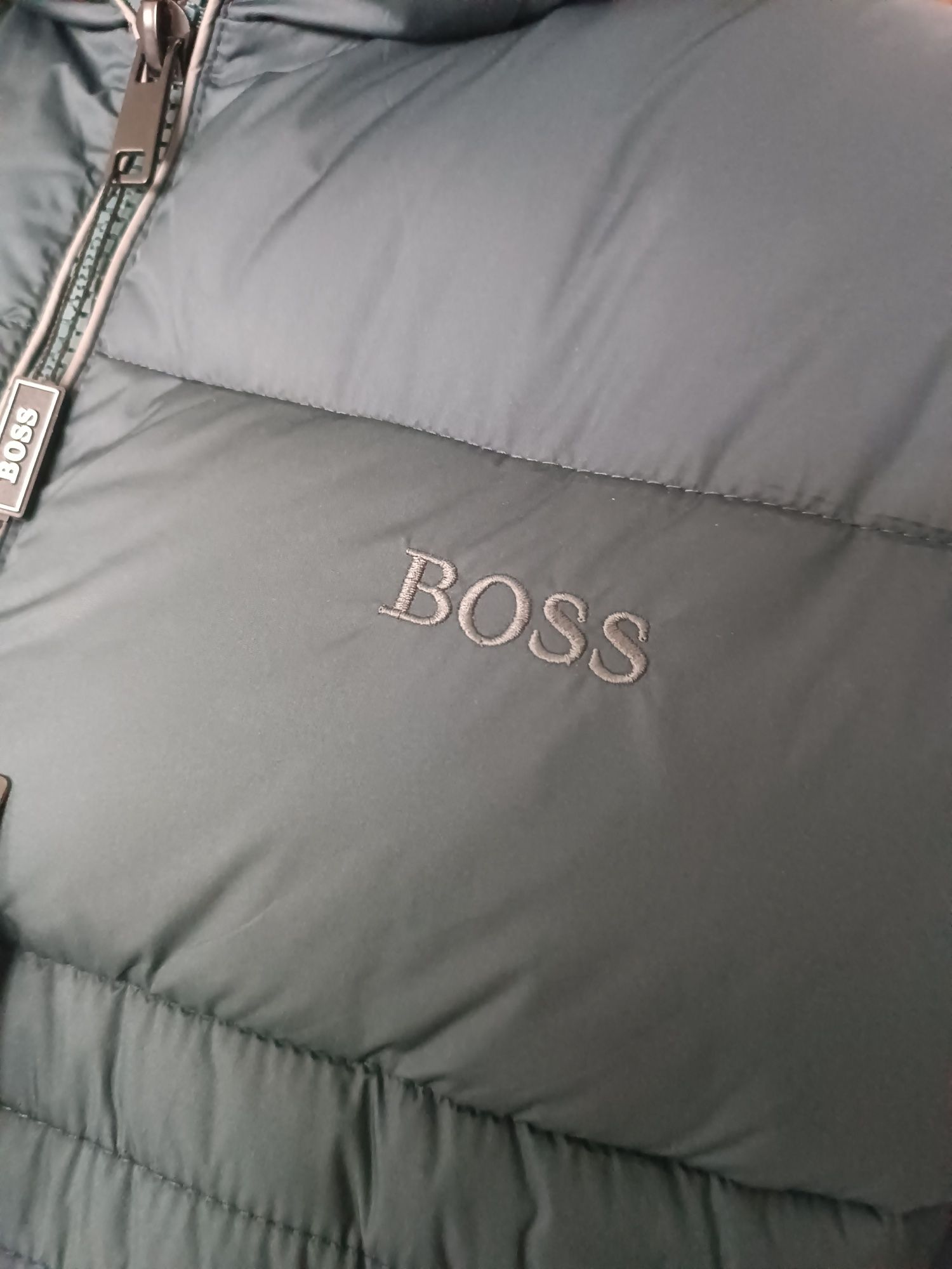 Продам мужскую куртку зимнюю BOSS