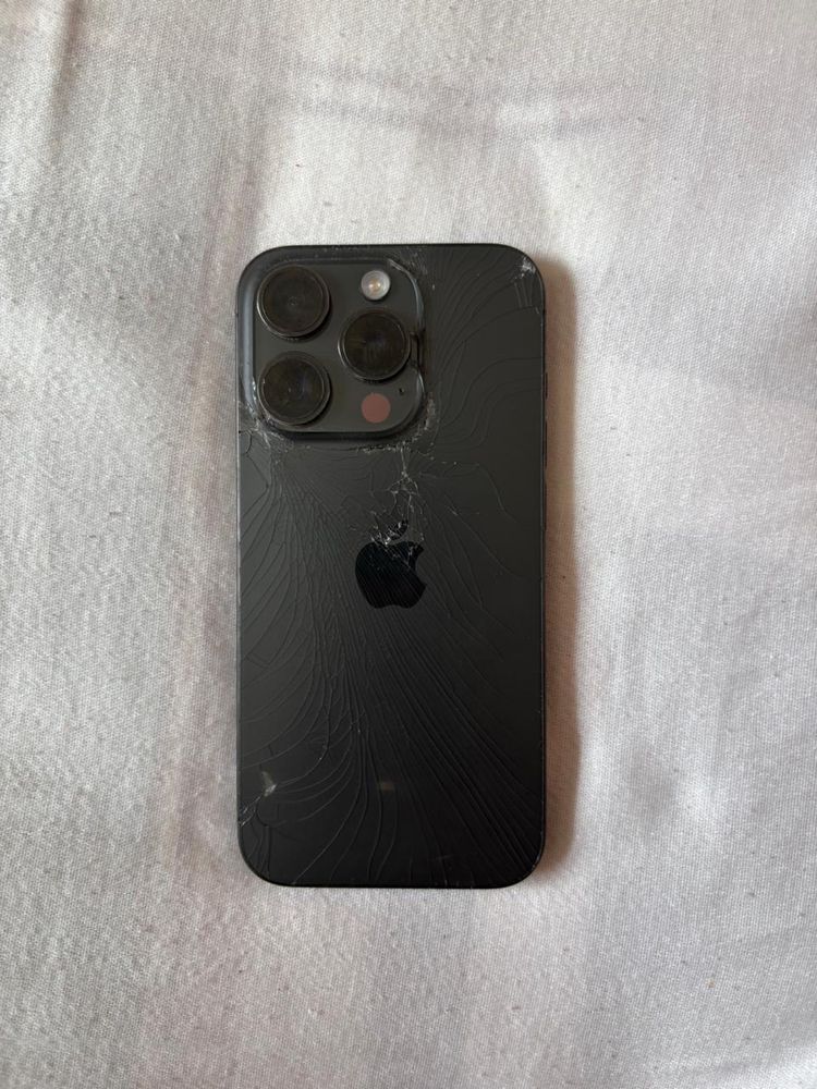 15Pro 256gb, минус на фотке, остальное все работает без нарекании