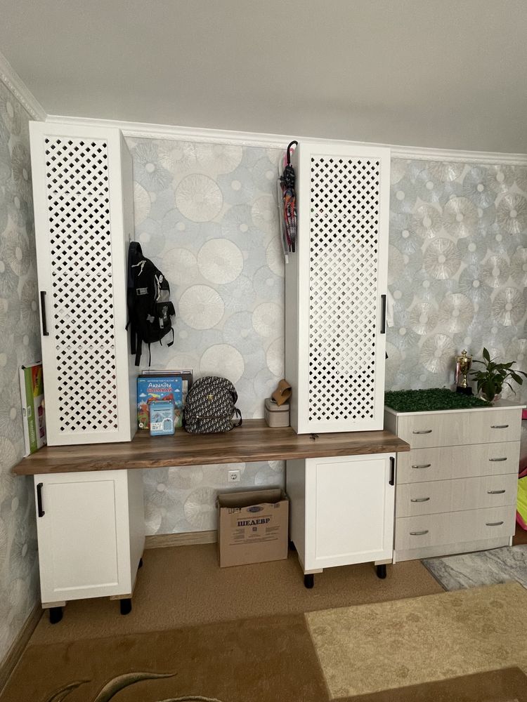 Шкаф 2 в 1 парта и для одежды