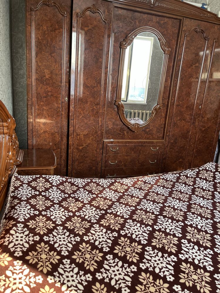 Продам спальную гарнитуру