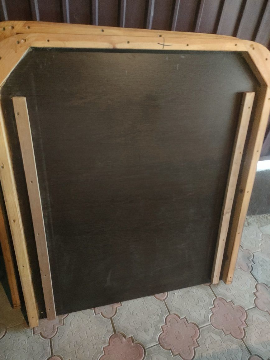 Продам стол. 25 тыс. Бесагаш. Самовывоз