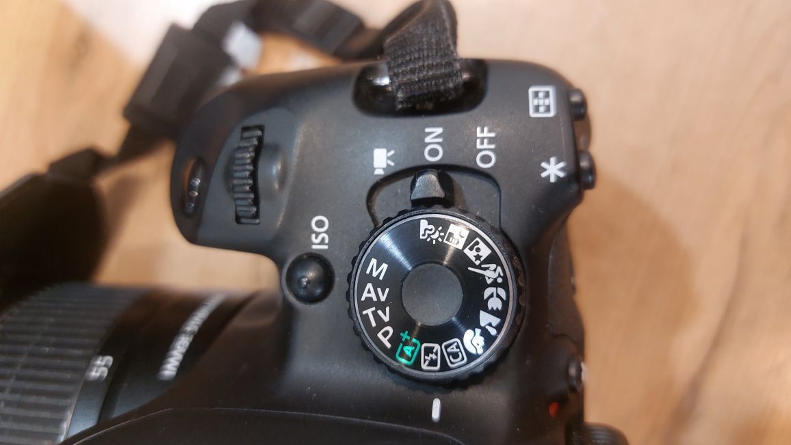 Продам зеркальный фотоаппарат Canon EOS 650D