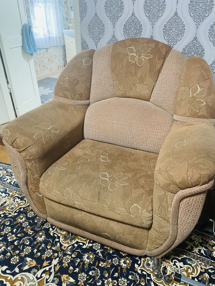 Продам диван тройку