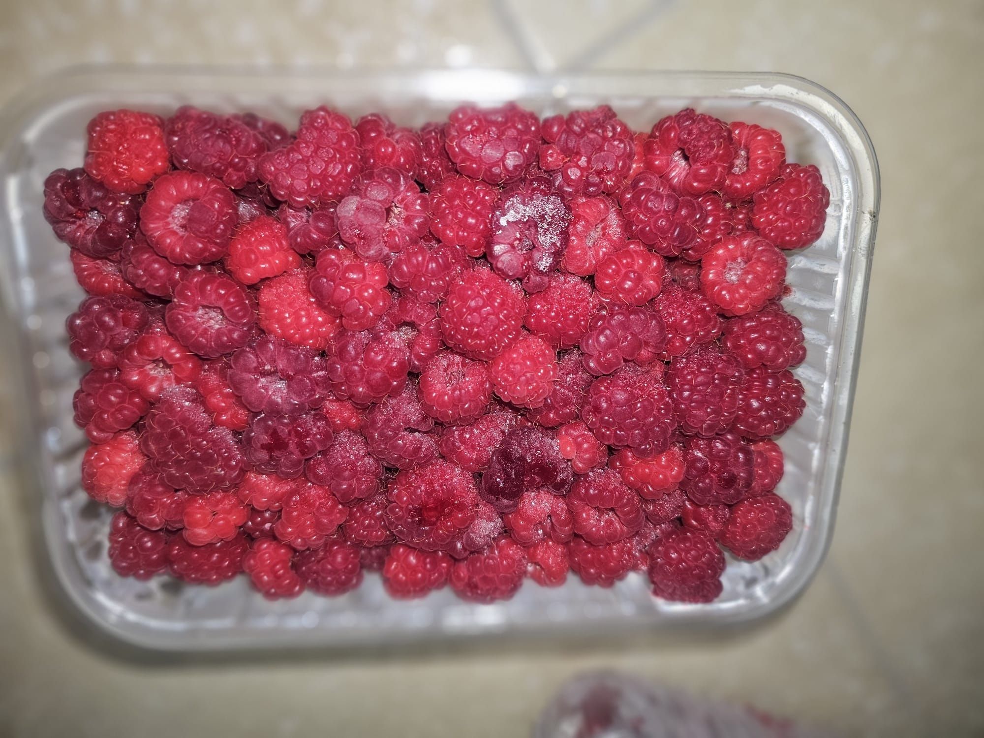 Малина горная домашняя не мытая собранная аккуратно чисто деликатно