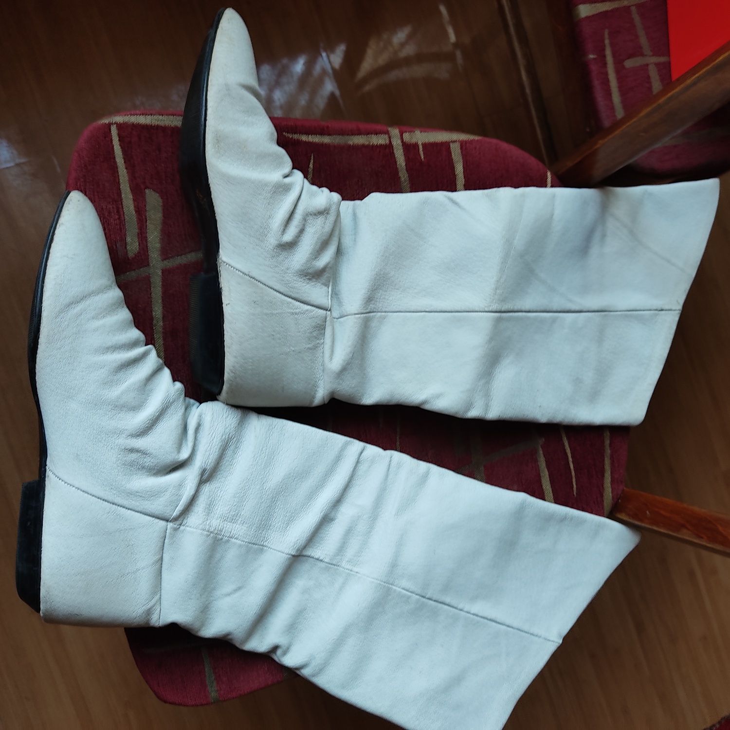 Продам сапоги женские, белые, осень 38 р, без каблука