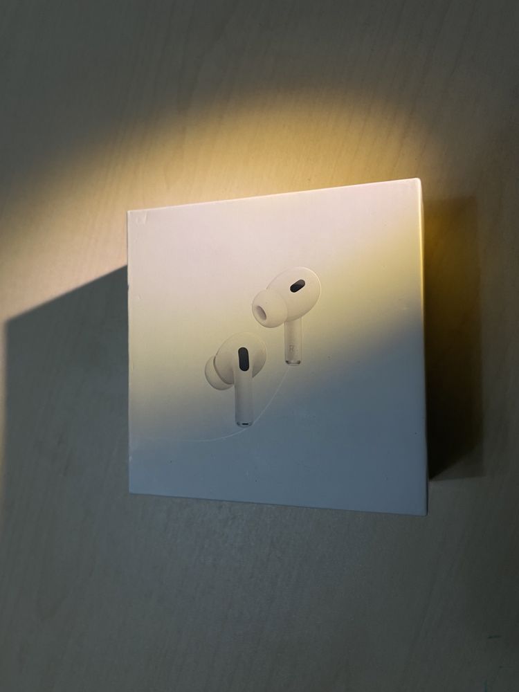 Срочно продам наушники Airpods Pro и адаптер для iPhone