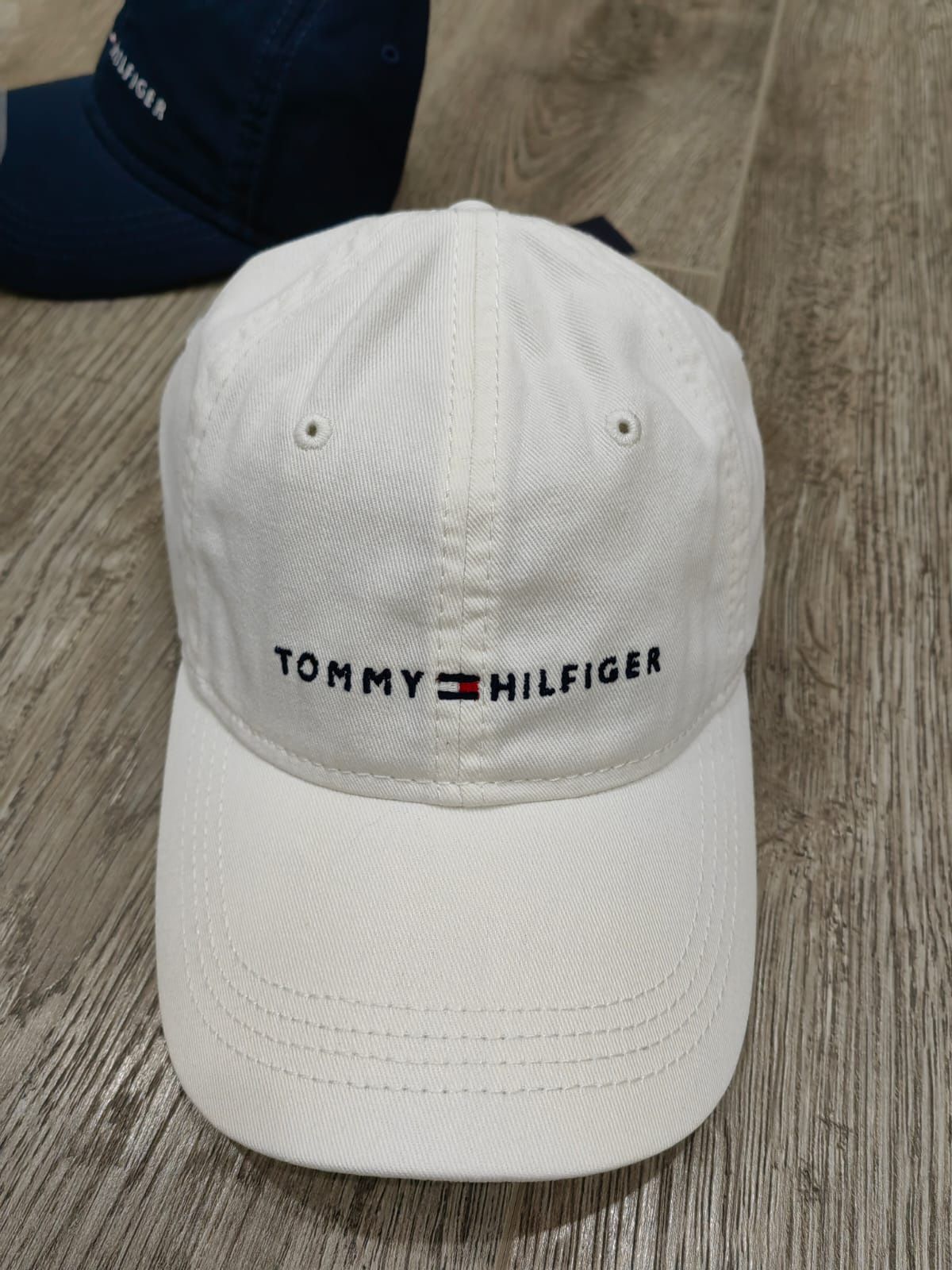 Tommy Hilfiger  кепки