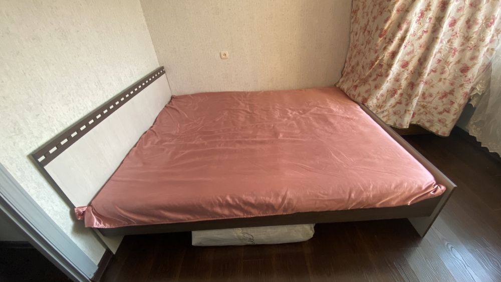 Кровать с тумбами, в хорошем состоянии
