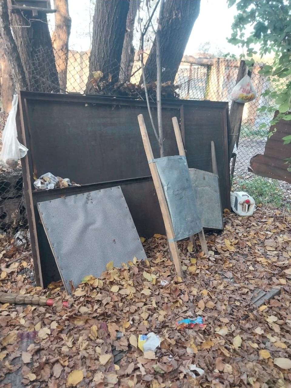 Продам бочку круглую 3 куба толстостенная квадратная бочка ворота