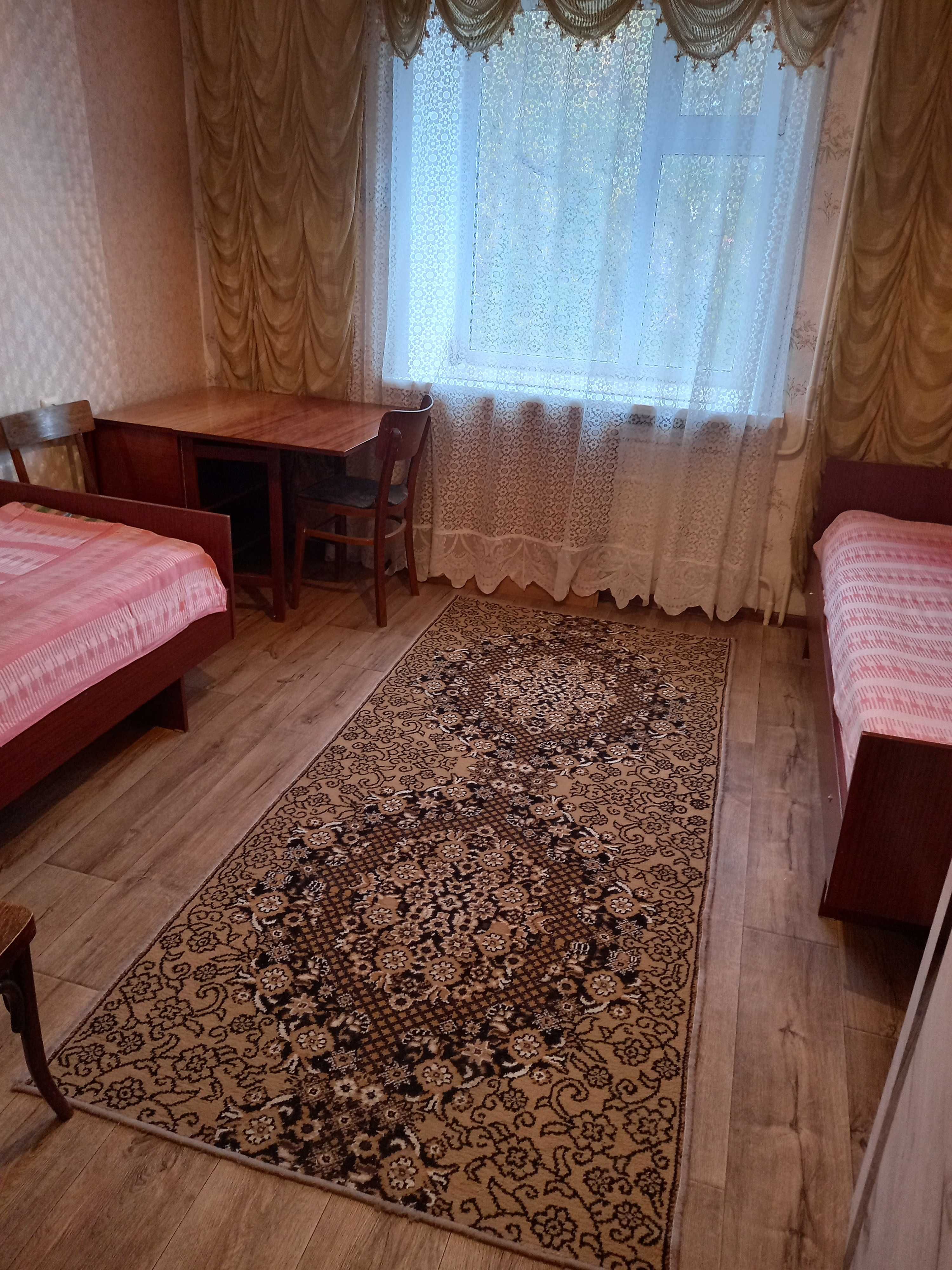 сдаю 2х комнатную квартиру  женщине можно мужчине