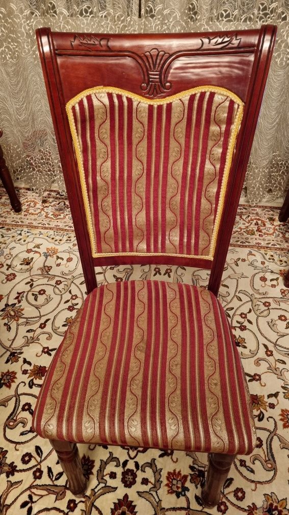 Стулья 12шт. 11 000 за 1шт. Состояние отличное.