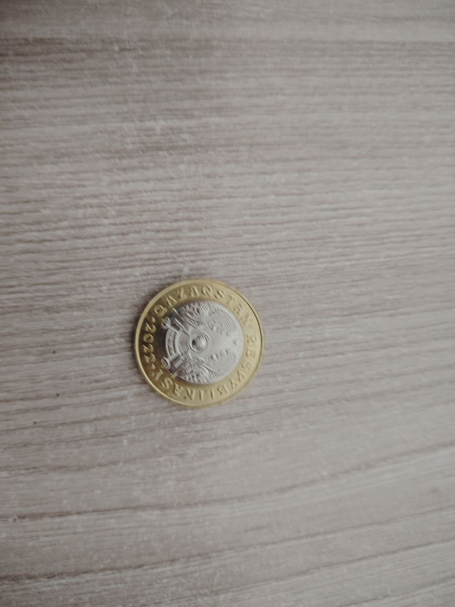 Продам коллекционныю монету номеналом 100тг очень редкое продам дёшево