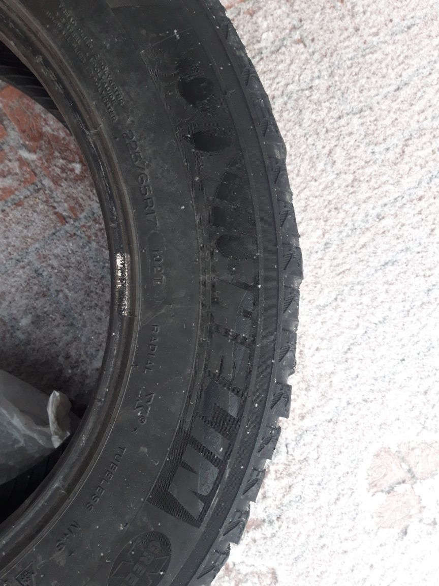 Продам б/у шины R17