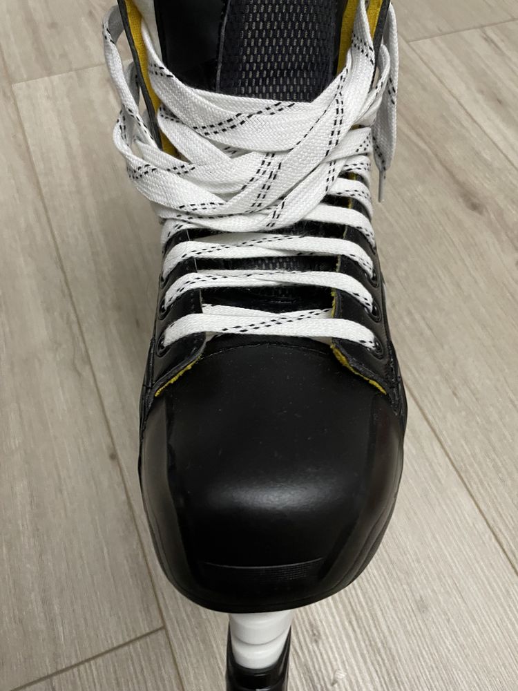 Продам новые коньки Bauer S160