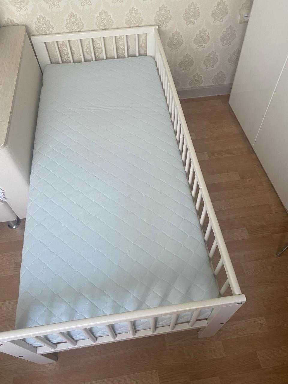 Детская кровать с матрасом
