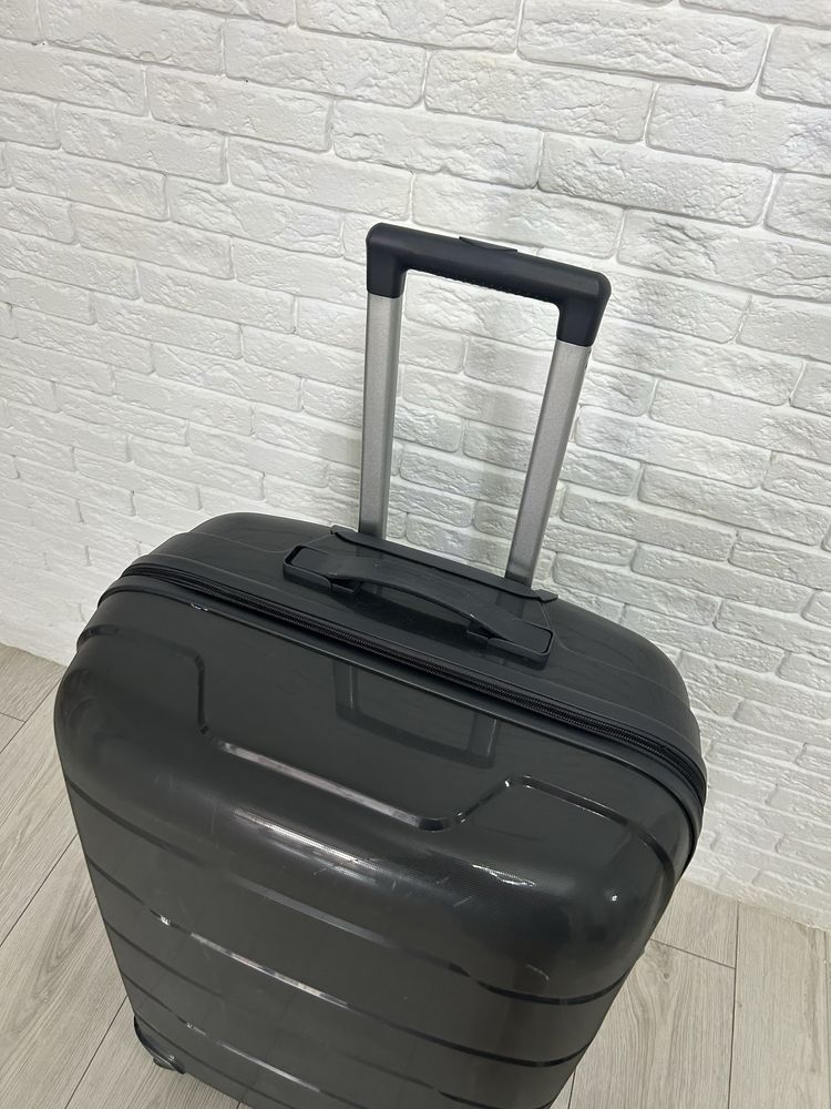 Продам чемодан дорожный