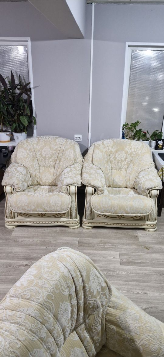 Продам Диван и 2 Два кресла. Только Комплектом.