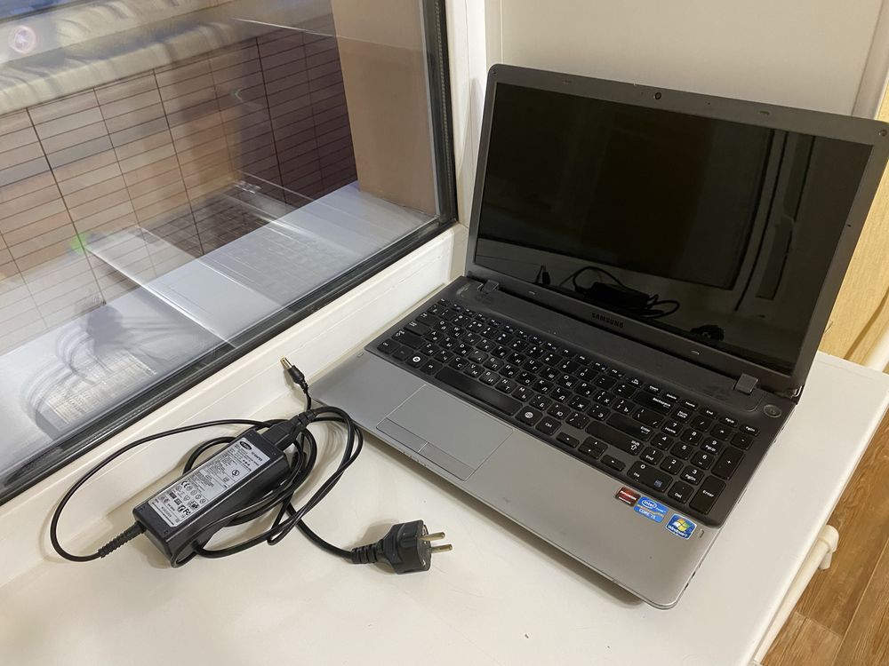 Ноутбук Samsung Core i5 2012 года 4/700 Гбт