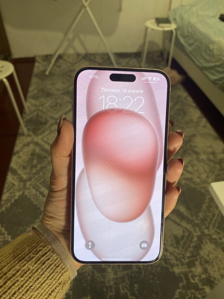 Продам Iphone 15 plus розовый!!
